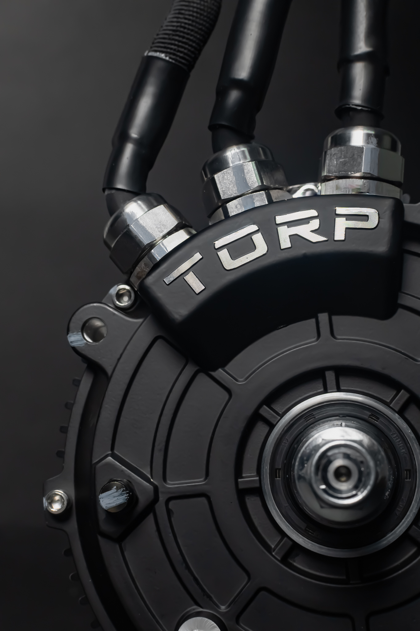 Torp TM50 Speed IPM variklis Sur-Ron Ultra Bee šoninis vaizdas