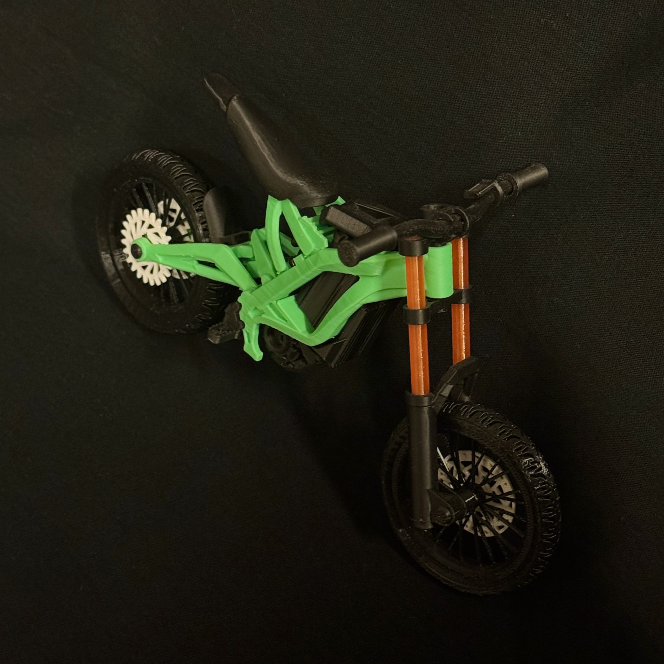 SurRon Mini 3D žalias motociklo modelis iš viršaus